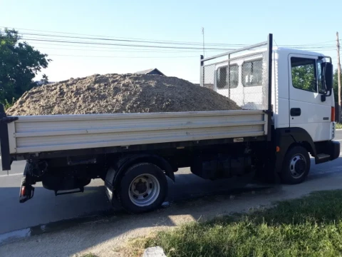 Transport nisip .pământ, marfă